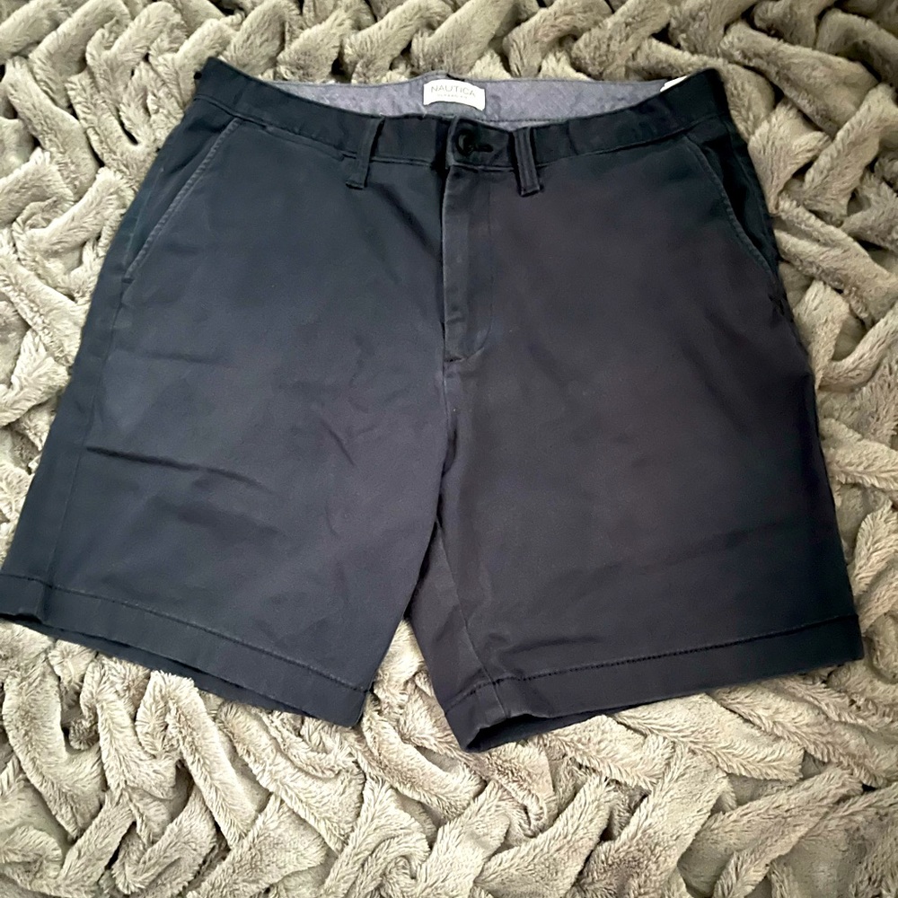 Nautica mens flat front navy shorts size 34w